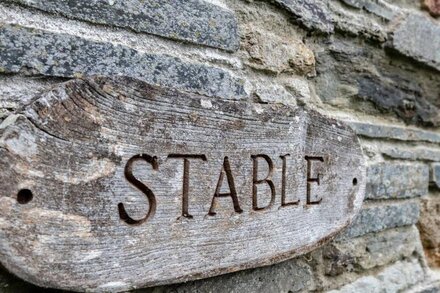 STABLE COTTAGE, pet friendly, with a garden in Port Isaac