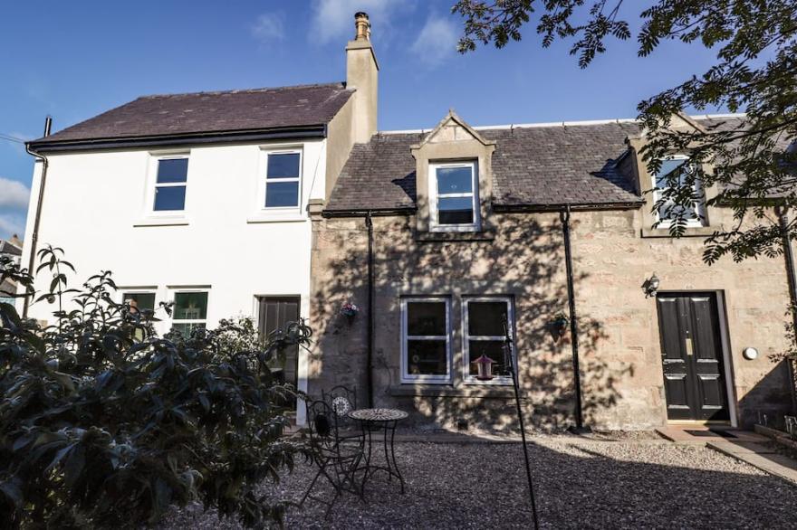 62 SOCIETY STREET, Pet Friendly, Country Holiday Cottage In Nairn