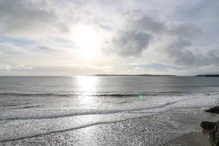 1 ST. MARYS COURT, family friendly, country holiday cottage in Tenby