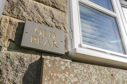 OLD PEAK, pet friendly, with hot tub in Cloughton