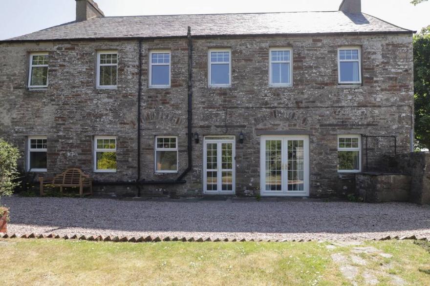 OLD DISTILLERY, Pet Friendly, Character Holiday Cottage In Halkirk