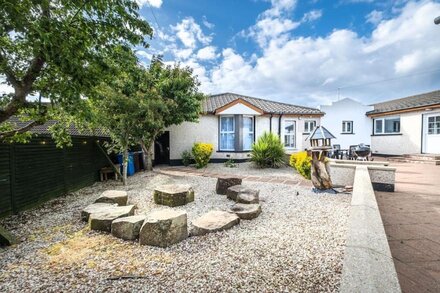 Port Tara Holiday Home, close to Portballintrae Harbour and the Giant's Causeway