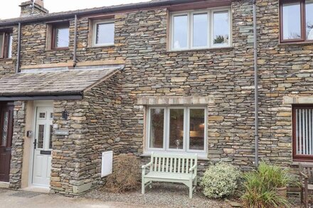 CRINGOL COTTAGE, romantic, character holiday cottage in Ambleside