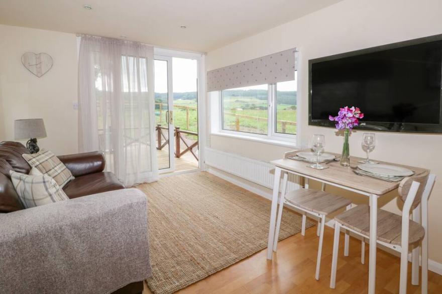THIRLEY BECK LODGE, pet friendly, with a garden in Harwood Dale