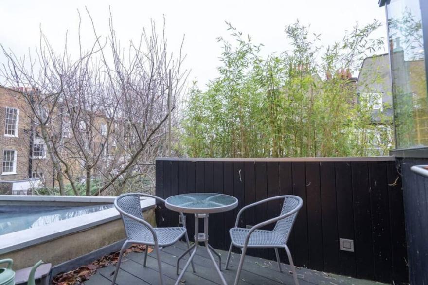 30 Thornhill Road · Award Winning 2 Bedroom House, King's Cross