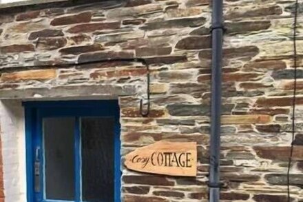 Cosy Cottage- Cornwall - 2 Bedroom - Sleeps 4