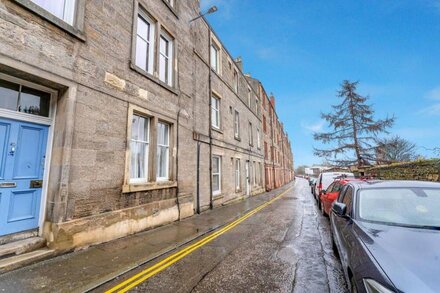 Bright and Quiet Edinburgh Home