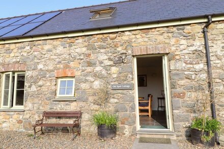 OLD SPOT COTTAGE, family friendly, with open fire in Goodwick