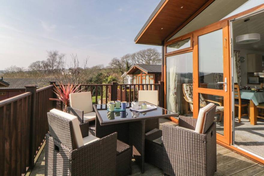 MEADOW LODGE, family friendly in Newton Ferrers