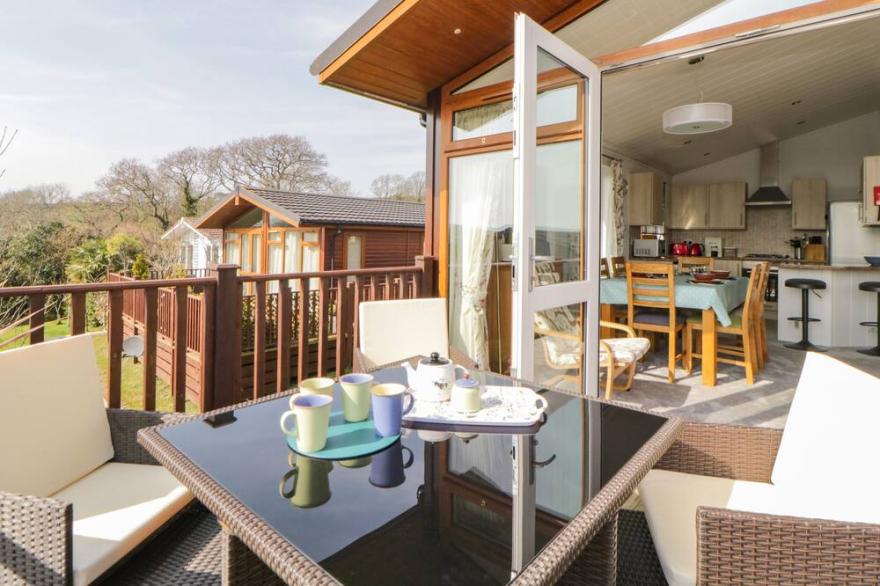 MEADOW LODGE, family friendly in Newton Ferrers