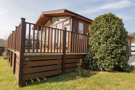 MEADOW LODGE, family friendly in Newton Ferrers