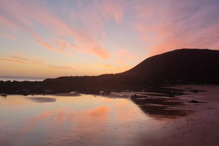 Gorgeous luxury 3 bed coastal cottage right by the beach in Coldingham