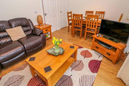 TY CERRIG, pet friendly, country holiday cottage in Cwmgors