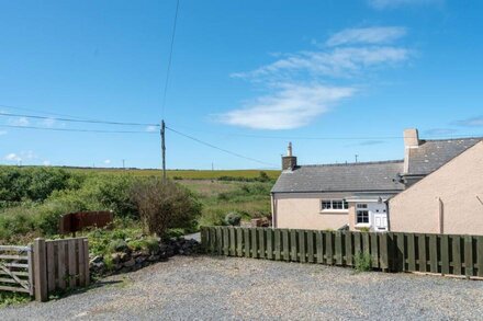 3 minutes drive to Abereiddy & the blue lagoon.