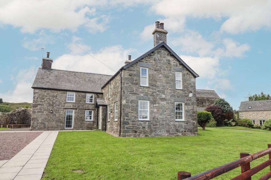 PLAS IOLYN, Family Friendly, With Hot Tub In Betws-Y-Coed