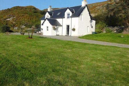 BOURBLACH, family friendly, character holiday cottage in Mallaig