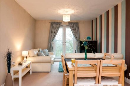 Westside Apartments :Cosy 2 Bed 2 Bath Flat