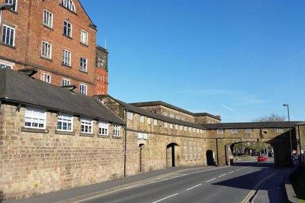 Character cottage (18c) on the edge of historic Belper