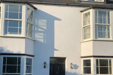 Lovely 5 Bedroom Period House moments from Beach and the Burrows