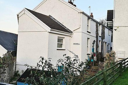 Fishermans Cottage with stunning sea views