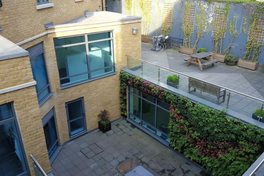 NEW cosy 1 Bed Apartment moments from Waterloo and Southwark