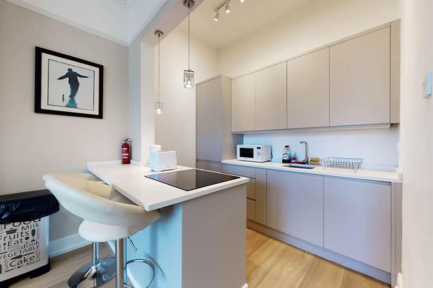 Modern 1 Bedroom Flat in Hendon near to Middlesex University w/ free parking