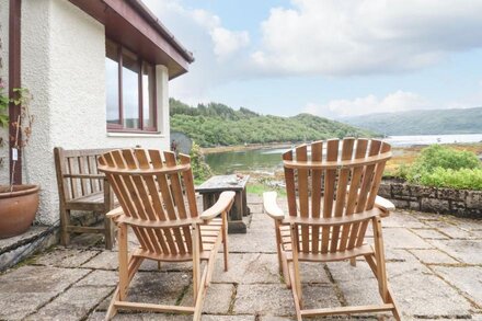 ALLT AN DORRAN, pet friendly, with open fire in Salen