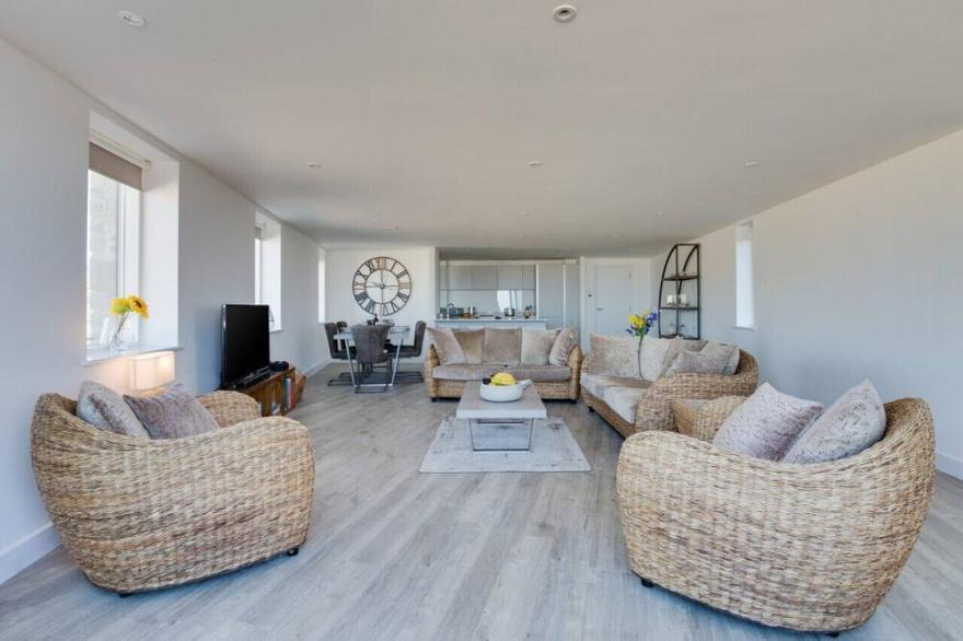 No 16 The Dunes - Three Bedroom Apartment, Sleeps 6