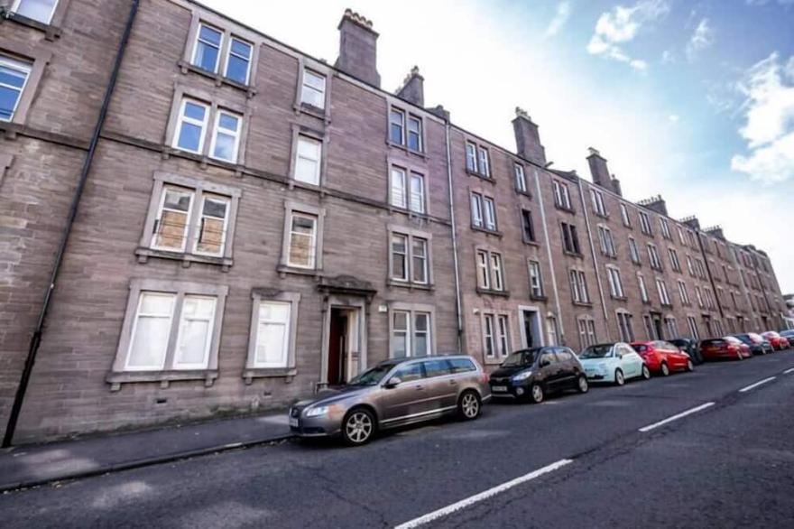 New Superhost Listing: Bright flat nr. University