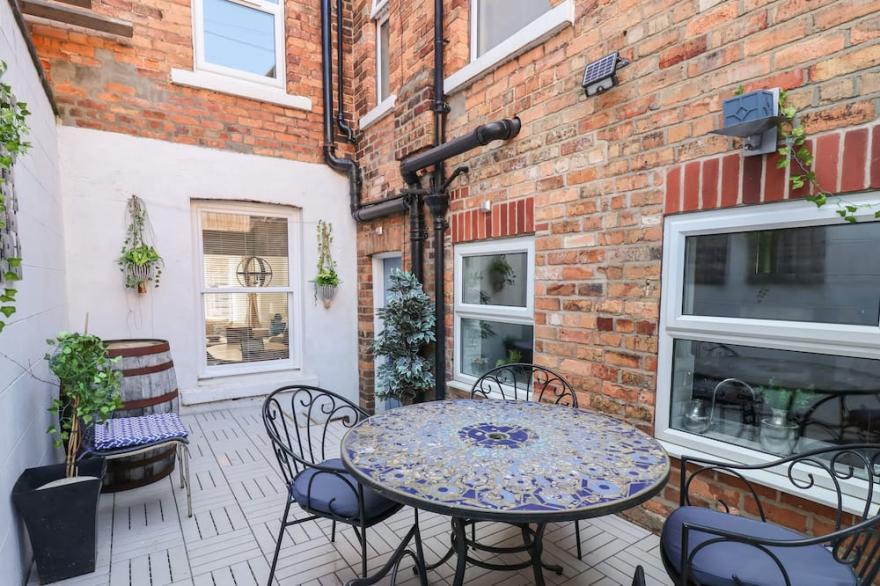 SEAFARERS, Pet Friendly, Character Holiday Cottage In Scarborough