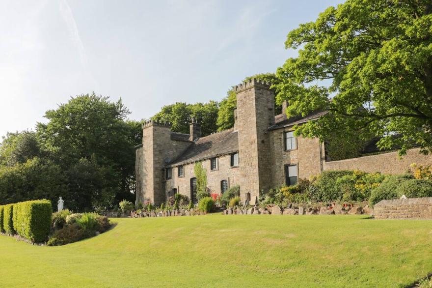 FERNHILL CASTLE, Family Friendly, Luxury Holiday Cottage In Skipton