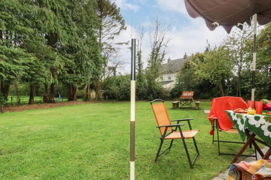 NORDEN HOUSE, pet friendly in Maiden Newton