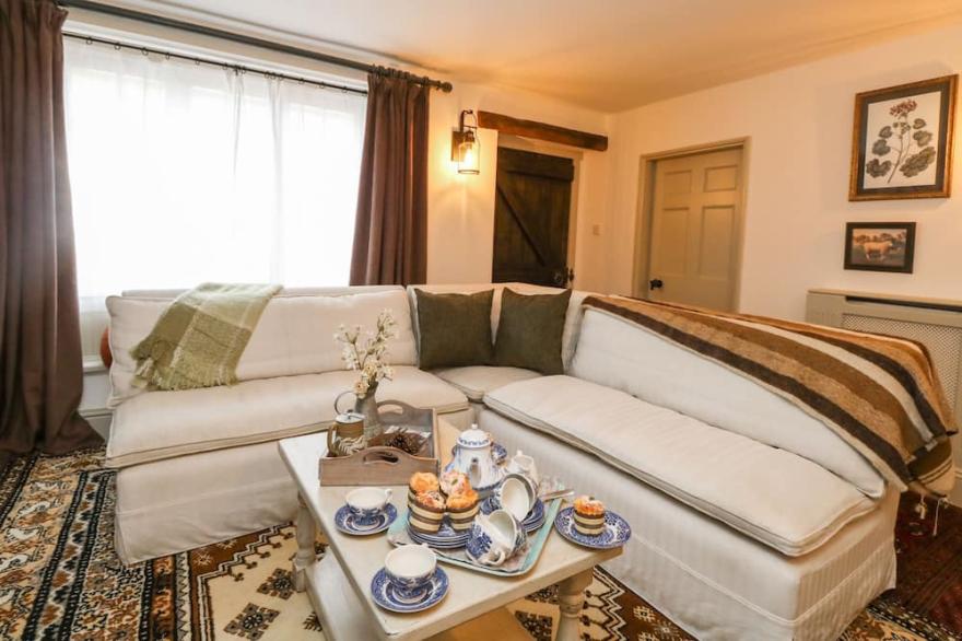 NORDEN HOUSE, pet friendly in Maiden Newton