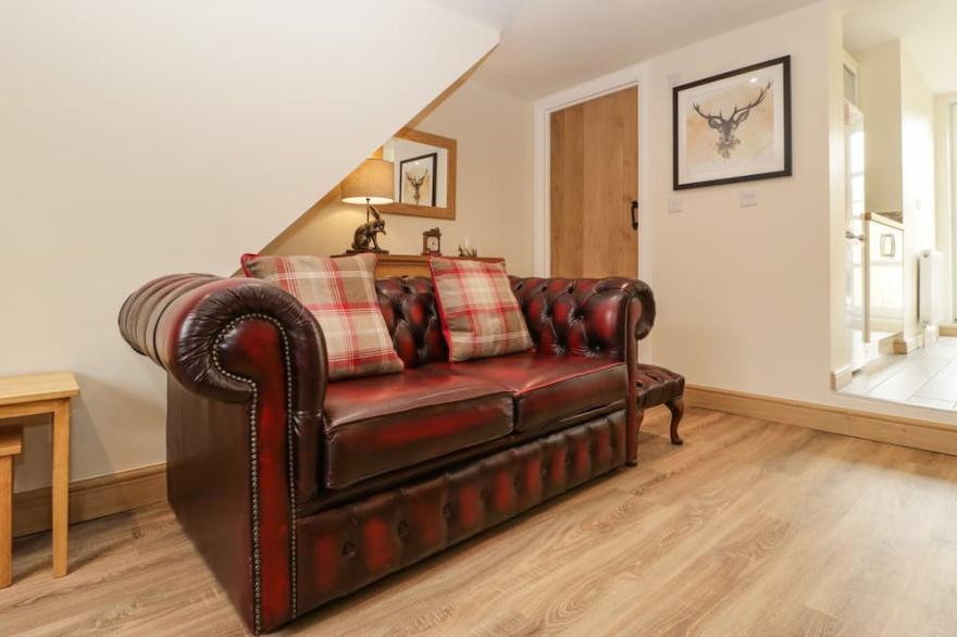 COSYNOOK COTTAGE, pet friendly, with a garden in Winterborne Kingston