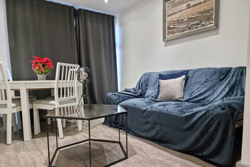 Admirable 5 Bedroom House with Parking