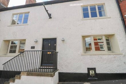 LION HOUSE, family friendly, with a garden in Ashbourne