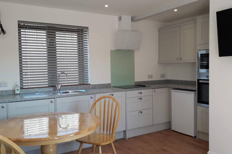 One king bedded apartment with shower room