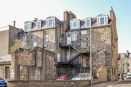 2 bedroom accommodation in Aberdeen