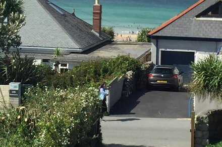 Beautiful Beach House. Stunning sea views, easy access to Hayle golden beach.