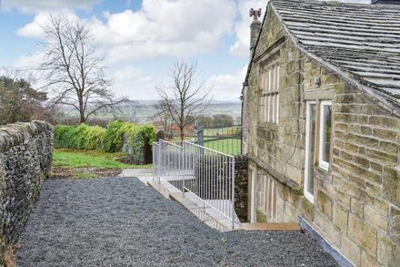 3 bedroom accommodation in Warley, Halifax, near Haworth