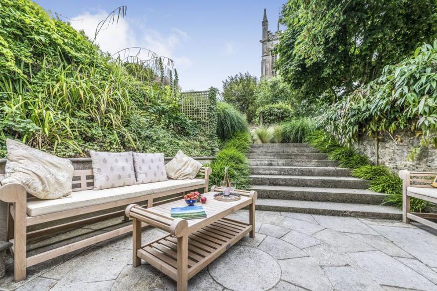 An idyllic and charming thatched cottage beautifully furnished and presented.
