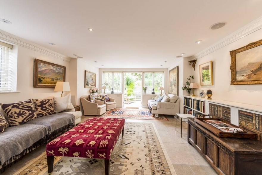 An idyllic and charming thatched cottage beautifully furnished and presented.