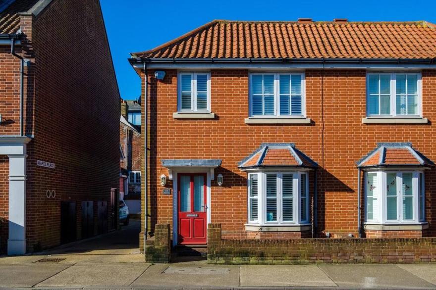 Maisie's - sleeps 4 guests  in 2 bedrooms
