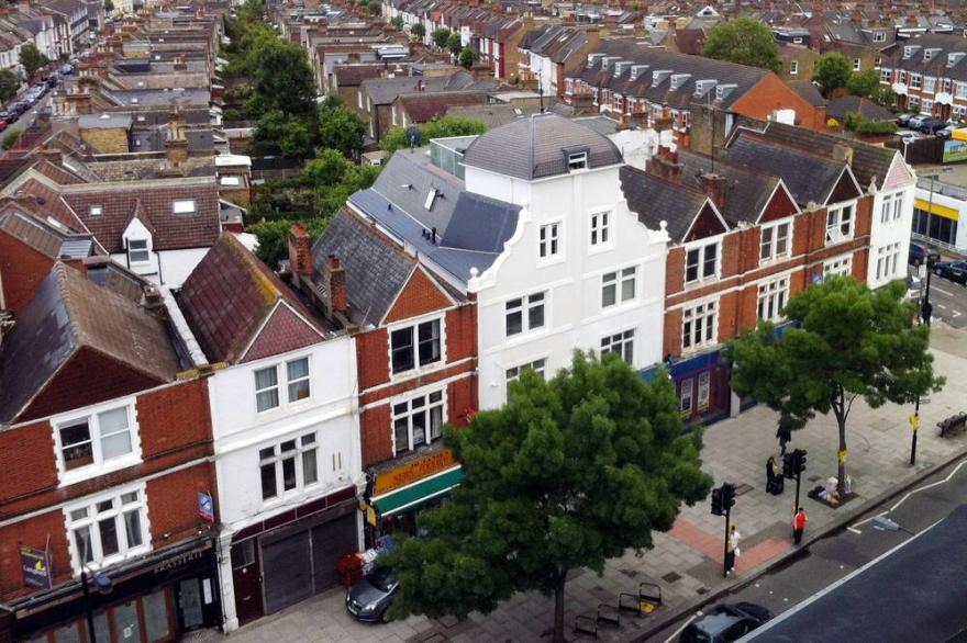 White Hill House 5 - Large Penthouse with Roof Terrace