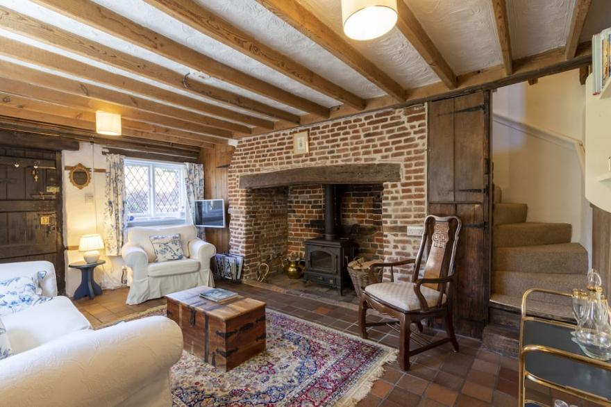 Historic Cottage in village very close to Canterbury