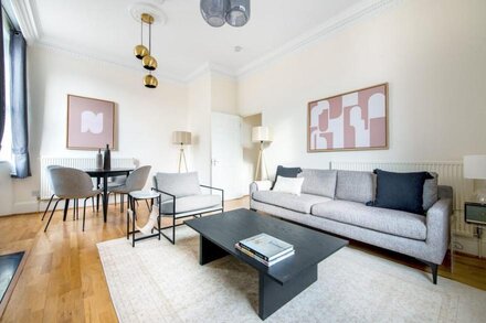 Spacious South Ken 2BR w/ Elevator, nr South Ken Station, by Blueground