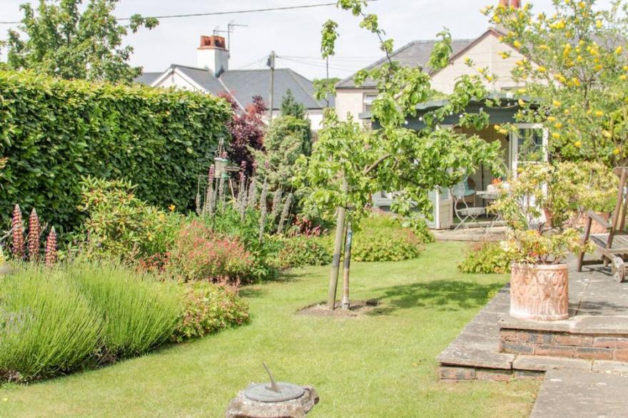 BRYN OFFA COTTAGE, Romantic, With A Garden In Holywell