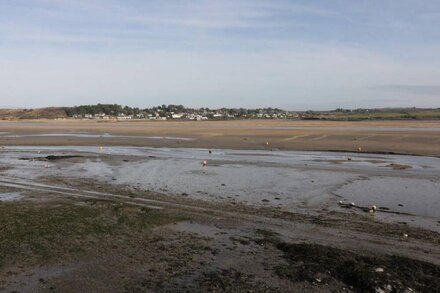 EDDYSTONE COTTAGE, family friendly, with open fire in Wadebridge