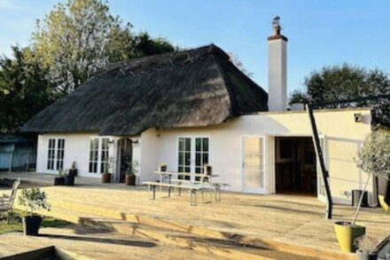 Idyllic country cottage in Hertfordshire countryside