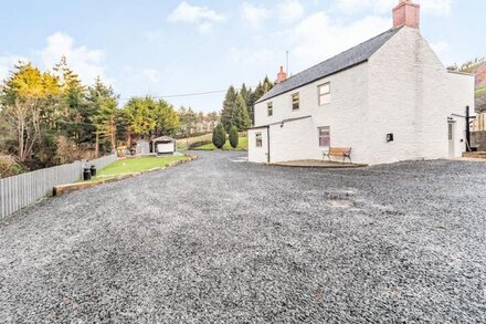 3 bedroom accommodation in Bardon Mill, near Haltwhistle